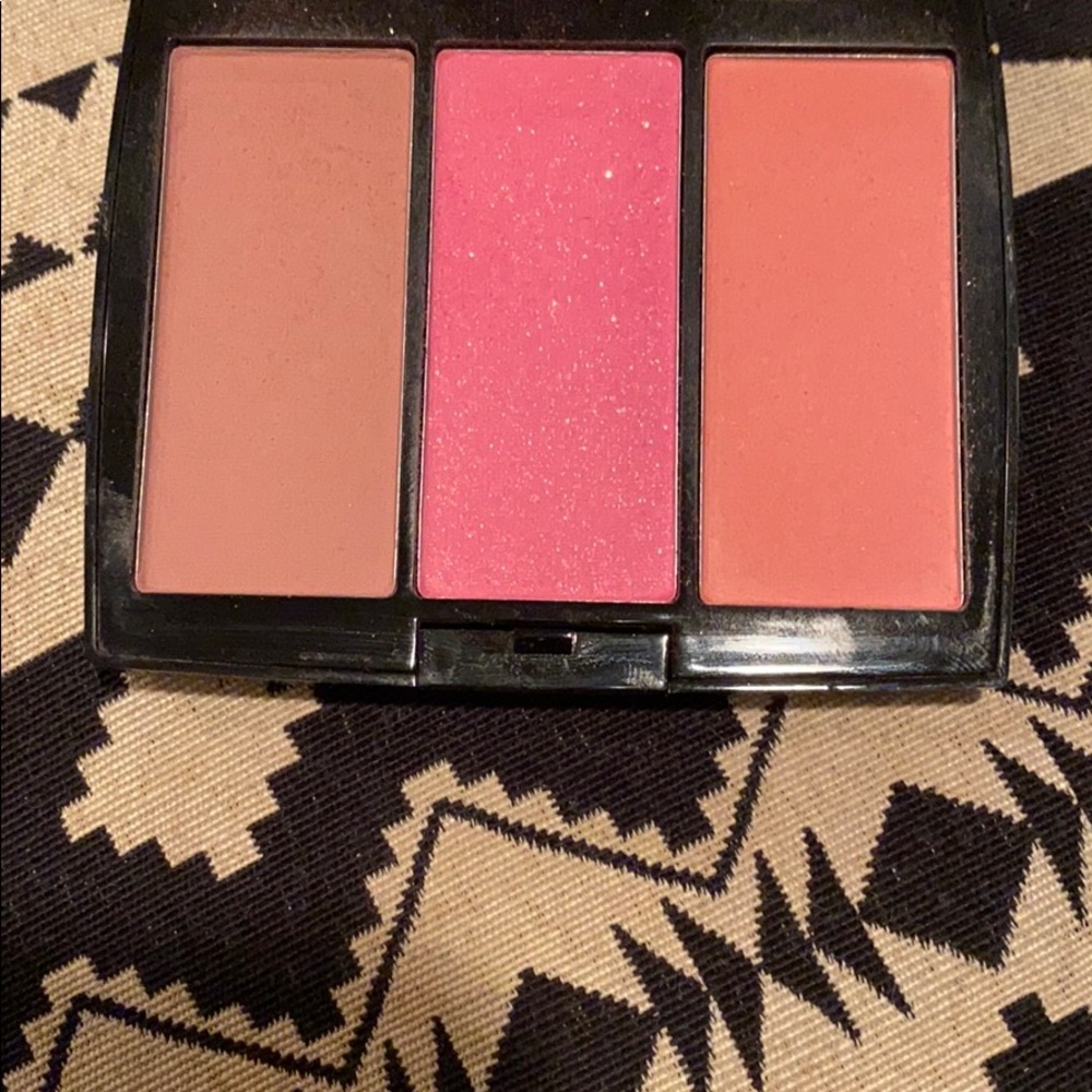 Anastasia blush trio POOL PARTY